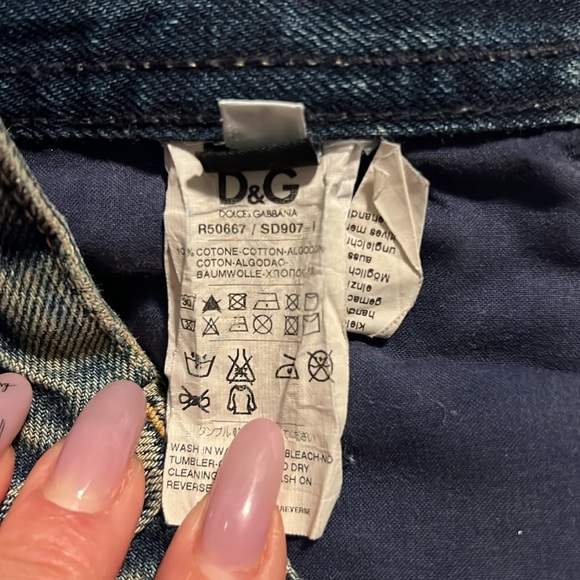 Men’s original Dolce and Gabbana

Size 32x32

Only worn once. - Picture 6 of 6